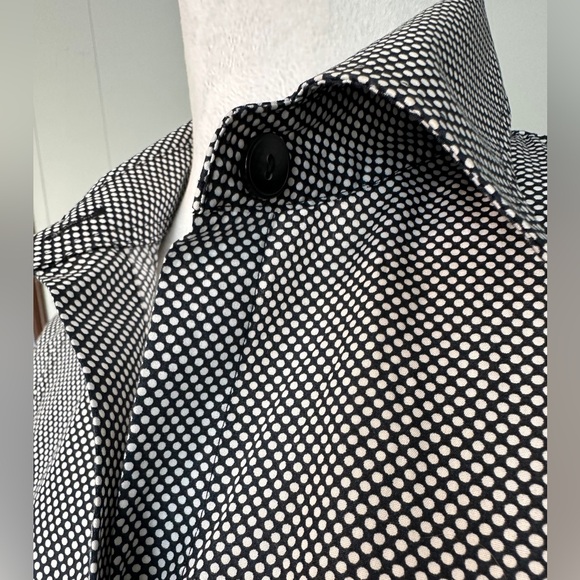 Foxcroft Tops - 🛍️wrinkle free fitted foxcroft Black and white button down shirt size 8